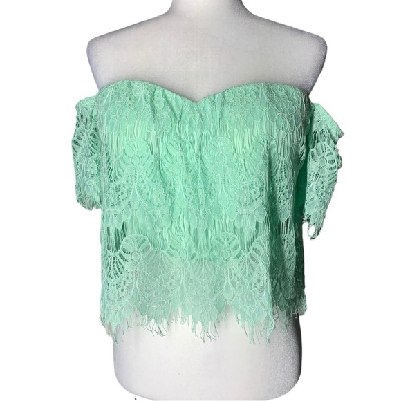 Lace Crop Top with Heart shaped Neckline Large Size - Picture 4 of 11